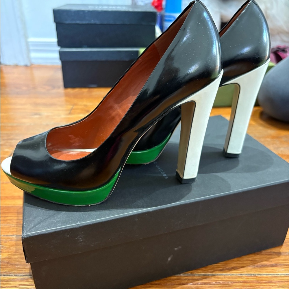 Marc Jacobs Black and Green Peep-Toe Heels